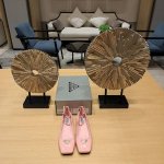 金属镜面系列 顶级包装配套最高版本 PRADA 2024普拉达春夏新品， 顶级版本 实力来袭！ 原版做法，后带与鞋面不断格 复古可爱普拉达玛丽珍裹脚后带平底小单
