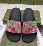 冲量价 情侣款gucci 古奇』拖鞋，万众瞩目的一款 美到即可融化你们的心，！简直就是鬼斧神工的杰作 人手必备的一款，开模制造 脚感q弹超柔软 上脚超级秀气.码