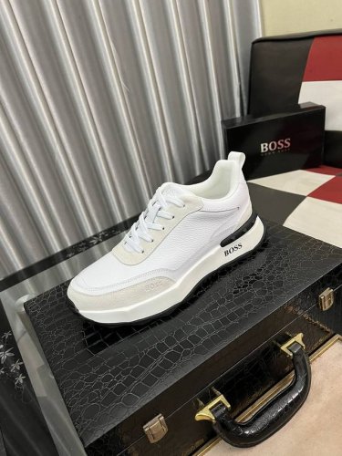 出厂价： Boos 男鞋休闲鞋原单品质鞋面采用进口小牛皮，超透气舒适内里做工精细，高端大气 有时尚典范造型 发泡透明耐磨大底，穿着舒适，值得拥有 码数：38–4