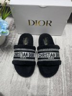 橙子出厂价 Dior 迪奥 秋冬新款刺绣字母毛毛拖鞋 码数：35-40
