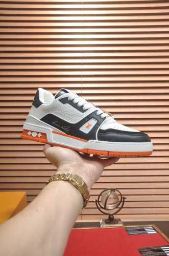 出厂价 原版开发 品质出货 欢迎对比 Lv板鞋系列 Lv Trainer Maxi运动鞋将成衣系列的宽松廓形引入virgilabloh笔下的lvtrainer运