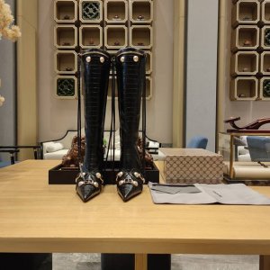 新款新色 Balenciaga2024爆单款 2024官方最新印花b纹磁铁折叠盒包装 多彩色系秋冬靓品 顶级版本，独家首发。 新款新色设计细节：最新色黑、白鳄鱼
