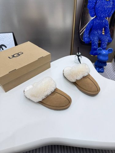 出厂： 皮毛一体 官网对版大底 半拖款 ～～Ugg-5092周冬雨同款款迷你低帮雪地靴毛毛鞋 寒冬刷星“暖潮风” Ugg改头换面刮起雪地里的时尚感。全羊皮毛一体