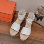 出厂价 Herme* H家 春夏新款草编凉鞋 纯手工一针一线制作 顶级货源 独家原版开发草编水台私模 万年经典百搭单品！品牌纯钢kelly扣五金 纯手工制作顶级