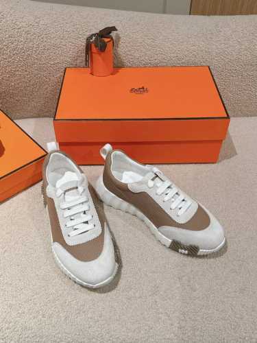 工厂价 爱马仕 Hermes 2024春夏经典情侣款 Bouncing 休闲系带百搭运动鞋 H家厚底时尚风格拼色跑鞋 材质：鞋面进口小牛皮拼接进口羊猄皮+水染羊