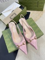 Gucci 24ss春夏新款 G家尖头马衔扣V型系列，经典再现，简约设计高雅品质，鞋面以羊皮双G布材料匠心打造，鞋面缀饰亮眼的经典马衔扣，后带着釆用松紧带设计，