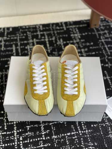 代购级 Maison Margiela 25Ss春夏新款 Mm6马吉拉 情侣款薄底运动鞋 新款Sprinters运动鞋轮廓采用做旧感尼龙与复古处理麂皮制成 灵感