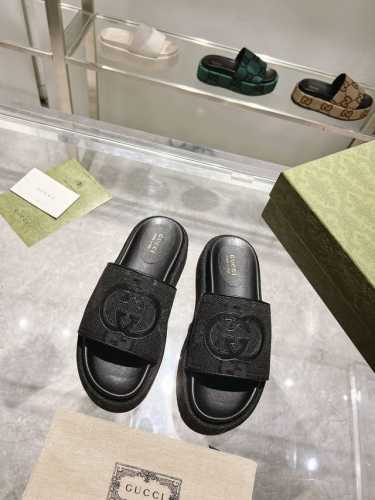 Pp2102024新系列古奇gucci高版本最新限量厚底拖鞋 。顶级品质发售 购入正品开发 . 材质.工艺与原版一致 鞋面：原版gg工艺 内里：混种羊皮 大底：