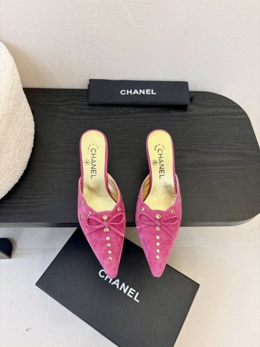 Chanel Vintage中古系列凉鞋简约而不简单的款，上脚特别显脚细。鞋面定制面，内里垫脚羊皮，真皮大底。跟高7Size:35-39 4041定做