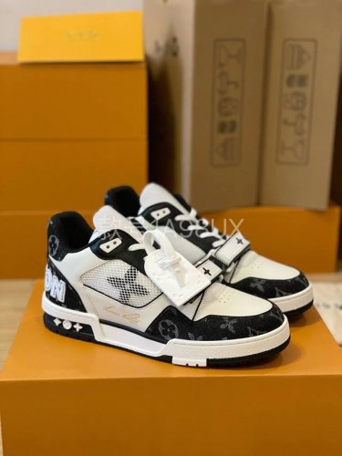 顶级版本 情侣款上线LVTRAINER 运动鞋款号1A98UXVirgilAbloh 向复古篮球鞋汲取灵感，为路易威登呈献LVTrainer运动鞋，成就鞋履系列