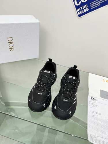 出厂价 2024迪奥b32全新shoes来袭。真的太好看啦！ 做工精细网面空压 透气美美哒。 独家开模。原版一比一复刻。无可挑剔。。大底tpu组合。 官网6色齐