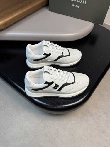 berluti 伯尔鲁帝 布鲁提 -高端品质 原单 -鞋面：进口纳帕小牛皮、摔纹小牛皮、鞋身品牌金属扣件 -内里：水染牛皮 -大底：Tpu 橡胶；双色成型大底