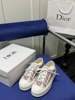出厂： Dior 迪奥新品walk'N'Dior 厚底刺绣运动鞋 原版zp一比一复刻 顶级代购版本 这款 Walk'N'Dior 厚底运动鞋是一款时尚单品，提升