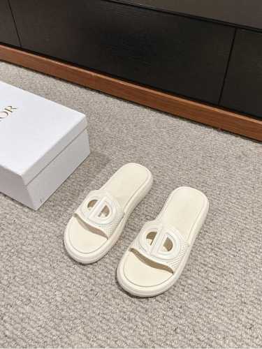 顶级品质 Dior 2024D-Club镂空新款拖鞋 简约百搭 又不乏精致大牌气质的单品， 小牛皮鞋面内里，超级柔软舒适 鞋底tpu材质 有一定厚度，脚感决绝子