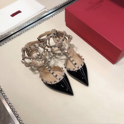 批发价 女鞋 女装 女鞋 女装 Valentino 华伦天奴铆钉 VT经典之作！原版购入1:1顶级复刻！精致的鹰嘴鞋头，侧身弧线完美，原版开模定制不生锈铆钉，一