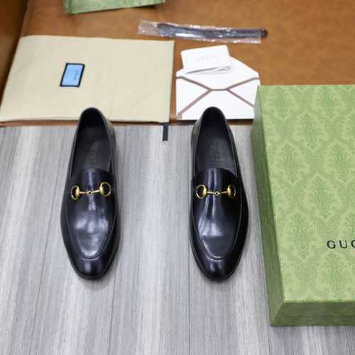 古奇G家新品 GUCCI饰织带和互扣式小号双G乐福鞋 莫卡辛便鞋 官方售价 RMB , 采用进口牛漆皮 光滑牛皮 荔面牛皮 高丝光磨砂牛皮制成 皮质质感细腻