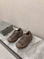 男装10 春夏balenciaga巴黎世家轮胎鞋最新款轮胎底复古休闲运动鞋系列推出the Hacker Project系列探索时尚界对于原创与挪用的概念、以全新