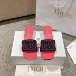 代购级别！2024新款迪奥miss Dior 系列平底拖鞋，经典上乘美艳力作 dior专柜最火春夏系列 兼备气质 时尚 经典耐看的设计风格 上脚效果特别美！原版