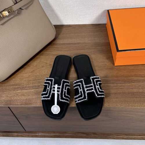 出厂价 ，拼接垫脚Hermes 爱马仕H拖鞋Oran凉鞋系列 时尚又百搭 超级舒服 每个细节都做到极致 原版麂皮 原版1:1独家私模鞋面 原版真皮沿条大底 包装