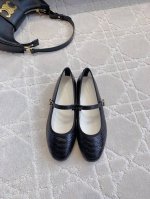 出厂价 Celin*新款玛丽珍平底鞋 绝美的一款鞋子 复古时髦又百搭 上脚超级舒适 鞋面小牛皮 内里垫脚羊皮 意大利真皮大底 尺码35-39