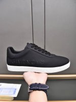 纪梵希 Givenchy 低帮 标准码：38-44； 45 46 可以定做 等级：官网同款 原单品质材料：原版小牛皮，搭配原版水染羊皮内里牛皮乳胶鞋垫 ，原版防
