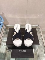 24Fw夏季新款chane*小香毛巾交叉带松糕厚底拖鞋 休闲拖孩就是夏天的标配！松糕厚底增高6Cm，妥妥的矮子乐！简单的交叉带搭配珍珠饰扣居然能做到这么好看，香