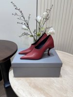 浅口 -深口 -25Ss春夏新款balenciaga 奇异跟 弓形高跟深口尖头单鞋弓形高跟采用＂钢心制作铁跟＂分别为夏季与秋季注入了各界女性需求，性感女神首选啦