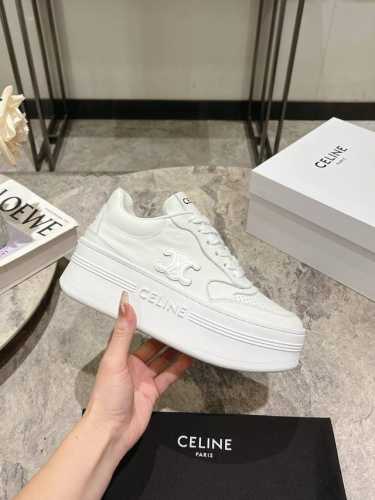 CELINE 思琳 25春夏新品走秀款面包鞋 CNY BLOCK厚底系列运动鞋、这一季运动休闲鞋无论从楦型的轮廓隔板的拼接都让人耳目一新、前后品牌LOGO相呼应