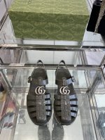 Gucci春夏新款 双G果冻凉鞋 TPU材质。专柜购买原版 ，所有细节、材料 ，全部跟你在专柜买到的都一样 ！模具耗时一个半月，一对鞋子的模具重达1吨！真正能做