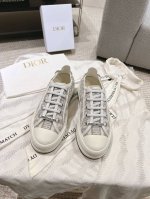 顶级版本 Dior迪奥walk'N系列 老花 刺绣 厚底帆布鞋 休闲运动鞋 原版购入开发 做货 这款 Walk'N'Dior 厚底运动鞋是一款时尚单品，提升该系