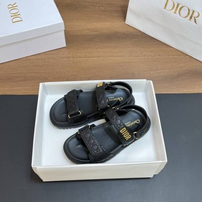 【顶级版本】340 最新电绣款三色 经典升级加2024新色系 Dior迪奥 经典魔术贴凉鞋拖鞋系列 原版复刻 高版本 超耐看超百搭款 上脚非常舒适 显瘦又显白