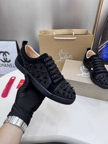 橙子出厂价P ，男码10 定制款 Christian Louboutin Cl低帮板鞋系列 铆钉 水钻 运动鞋休闲鞋红底鞋 情侣款 定做时间较长，请耐心等待！