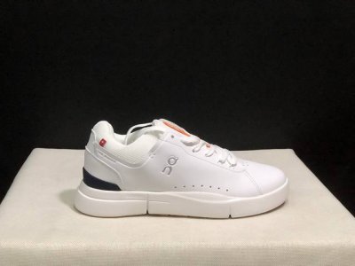 顶级版本On昂跑 The Roger spin 2 织物 舒适百搭 减震透气轻便 低帮 生活休闲鞋。白桔黑瑞士高性能运动品牌on打造的此系列作品，鞋面由再生聚酯