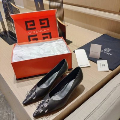 纪梵希 顶级包装配套，三面三色彩绘磁铁盒 GIVENCHY 纪梵希早春走秀爆款。4cm猫跟四季单鞋。金属链饰扣款 ，五金圈饰扣款 。全头层牛皮制作，四季百搭款式