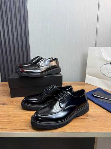 工厂价 ＰＲＡＤＡ.普拉达.高档男士休闲皮鞋，高品质，顶级狠货，鞋面进口头层开边珠牛皮，内里垫脚均用进口牛皮，配原版轻质大底，配码38-45， 38,45订做不