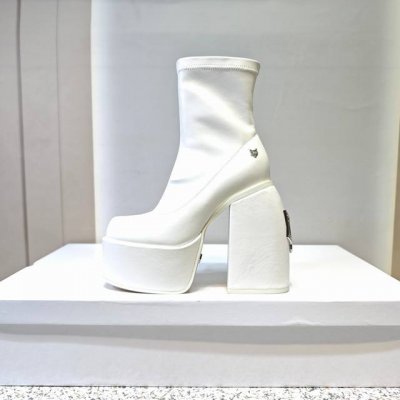 独家顶级版本 Naked Wolfe～23Vs春夏最新秀场恨天高大粗跟系列 狐狸扣 恨天高时装短靴 Naked Wolfe耐德 沃夫是一家伦敦时装设计师品牌，狐