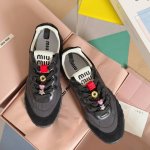 顶级版本：女款 无饰品-20 MiuMiu缪缪 最新Tyre系列 休闲 运动鞋 德训鞋 饼干鞋原版购入开发 做货 这款Tyre集优雅气质与运动功能于一身。动感橡