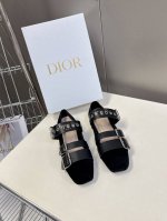 Dior 迪奥春夏新款玛丽珍乐福鞋 一眼就想要玛丽珍单鞋简单大方‘低调奢华！配上醒目的Chanristian Dior标志扣非常高级穿着舒适好看 而且好搭配春夏