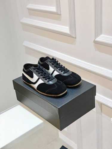 冲量价 男+10 Dries Van Noten Dvn 复古德训鞋 情侣款 Dries Van Noten 2024春夏系列 设计师通过改造、扭曲和颠覆经典元
