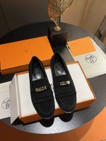 Hermes 爱马仕最新 早春新款单鞋，今年h最新限量色凯莉mini Kelly扣 单鞋，纯进口特定小牛皮，手工制作.高端订制 正品开模定制 手工缝制.珐琅工艺