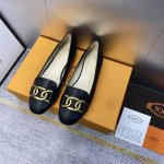 出厂价 顶级品质 莞产高品质 Tods 2024新款金属链条饰扣单鞋 ，托德斯穿着一如既往的舒适 Tods乐福鞋通过其手工作品充分体现了工艺大师精益求精的匠人精