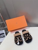 Ηermes 爱马仕春夏经典二舅拖鞋 Chypre 丑萌丑萌二舅拖鞋 老头拖鞋，上脚简直太舒服了！憨厚又可爱！ 全混种羊皮包底台,真皮沿边条 注意 只做高端品质