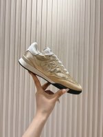 香奈儿chanel 奶奶香菱格球鞋，运动鞋，德训鞋，休闲鞋~~ 简约低帮，轻便舒适，菱格真皮风格，营造出年轻活跃的运动氛围 全真皮菱格鞋面，球鞋设计轻装设计，双