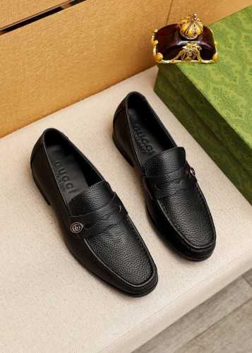 商品商标：Gucci 古驰 休闲皮鞋 正码码数: 38-45 45.46订制 商品材料：精选 进口头层荔枝纹牛皮鞋面+奢华五金扣，进口牛皮内里。强烈立体视觉效果