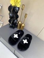 出厂： 秋冬爆款羊皮毛一体拖鞋火爆来袭，日常穿搭必备单品之一，巨显腿长，小个子增高神器，简约时尚的设计真的超百搭，底高3.5Cm，多种颜色可选择，无论你是喜欢简