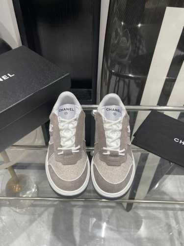 Chanel 新款休闲运动鞋 顶级版本 无敌漂亮又好穿 绝对仙女款非常轻便 配色高级耐看百搭必备款 鞋面：牛皮加泥子布面拼接 羊皮垫脚 原版tpu双色大底 Si