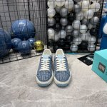 出厂价 巴尔曼balmain 新款男士运动休闲鞋，撞色拼接设计，时尚潮流，内里羊里上脚非常舒适，极致柔软细腻，搭配巴尔曼专属鸡眼五金扣，Tpu大底，流线形男鞋！