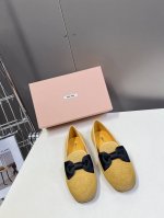 Miu Miu 缪缪 25ss 春夏季新款 芭蕾舞蝴蝶鞋 缪家以芭蕾的灵动意韵融于日常. 以现代笔触刻画舞鞋经典轮廓！超软的绵羊皮质款芭蕾舞鞋. 从经典日式鞋履