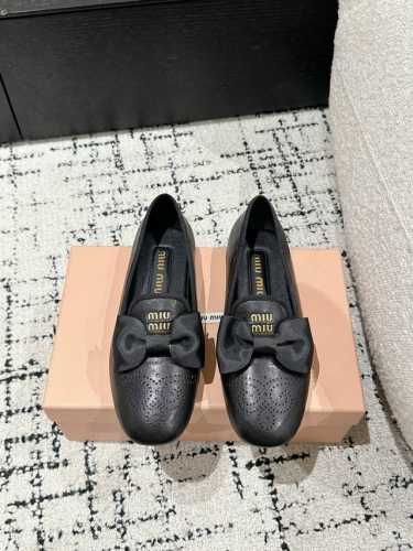 Miu Miu 缪缪 25 早春新品 专柜主打最新走秀款 蝴蝶结复古玛丽珍平底单鞋火爆上新！ 缪家高货 顶级工艺打造精品质感 无敌舒适 绝对是一见钟情款！时尚百