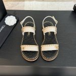 CHANE*｜小香25C春夏新品度假厚底链条双C爱心凉拖拖鞋这一季度假凉拖系列真的超美 搭配链条双C五金装饰 简约百搭上脚超级美的 怎么看怎么好看 Go 材质：